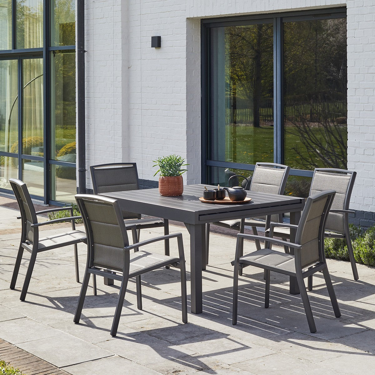 Pourquoi choisir un salon de jardin en aluminium ?