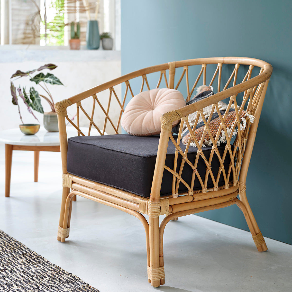 1075-fauteuil_en_rotin_coussin_inclus-01.jpg