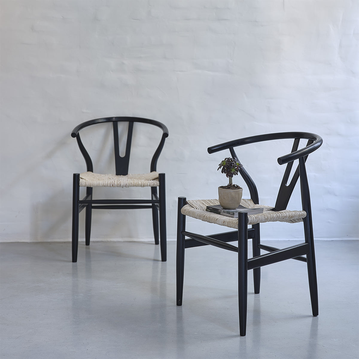 CAMILLE - Lote de 2 sillas de mindi macizo negras y cuerda natural