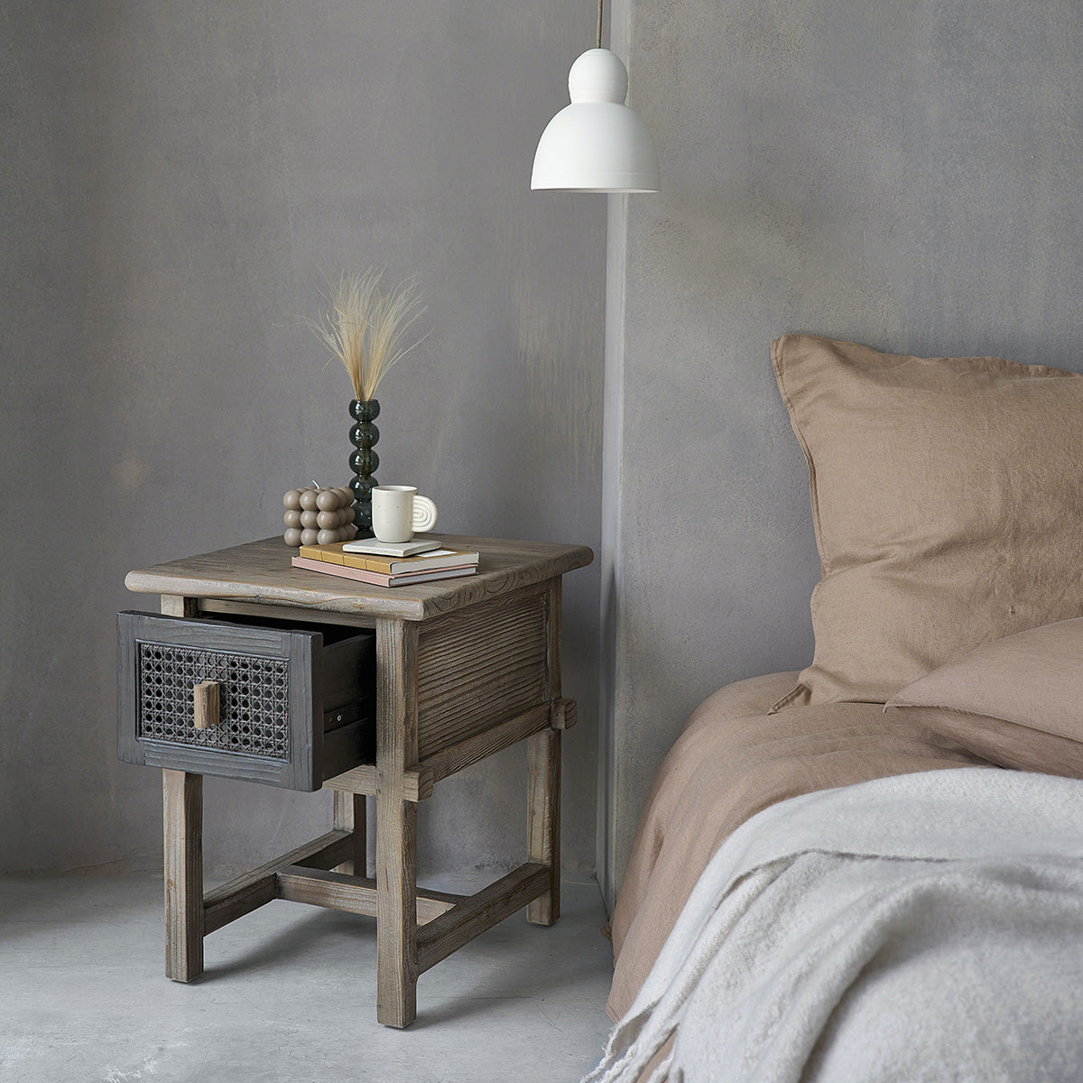 1134-table_de_chevet_en_bois_recycle_massif_45_cm-03.jpg