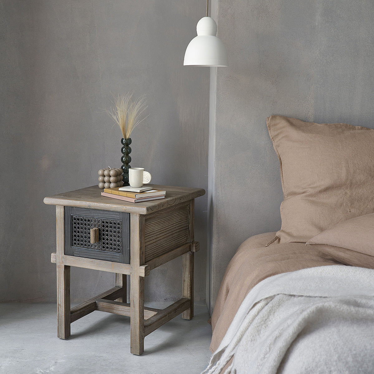 1134-table_de_chevet_en_bois_recycle_massif_45_cm-04.jpg