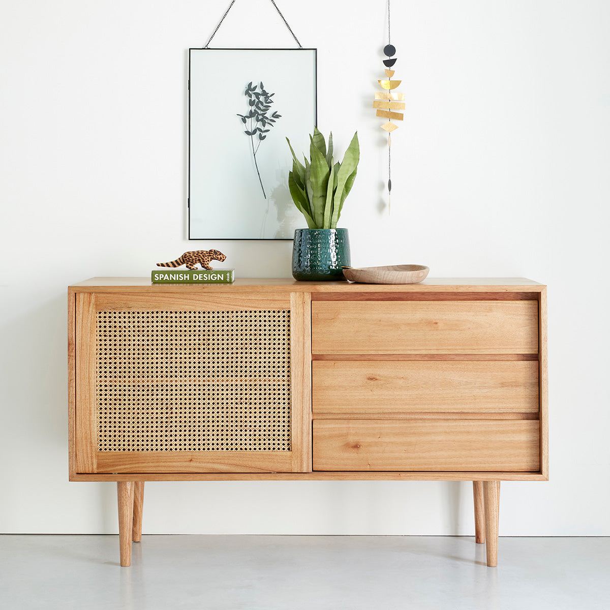 1200-commode_en_mindi_massif_et_cannage_135_cm-01.jpg