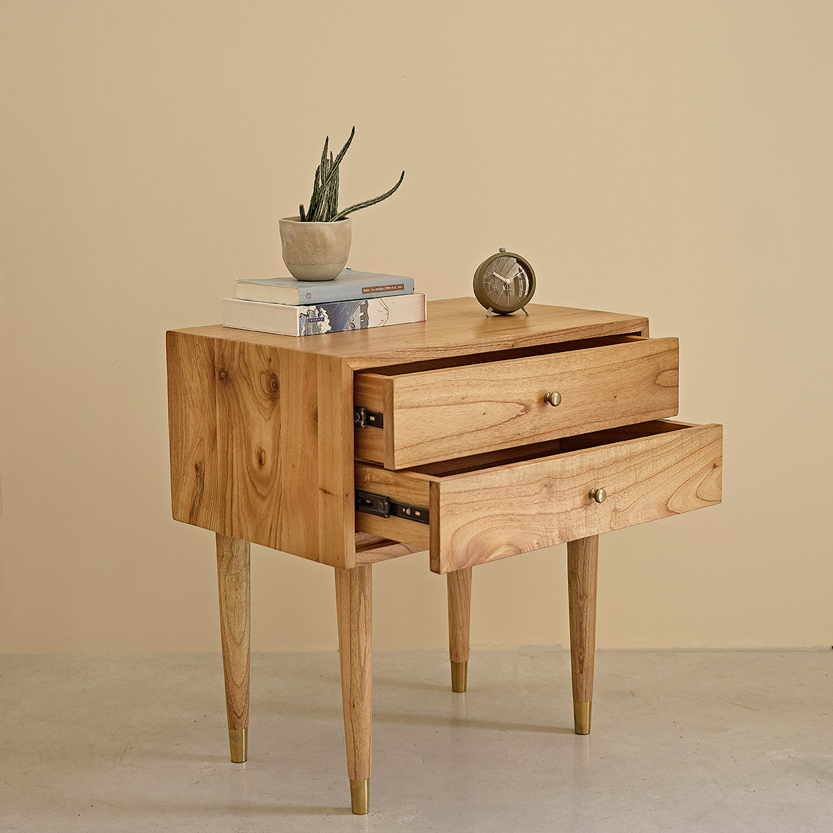 PIA - Mesita de noche de mindi macizo 60 cm