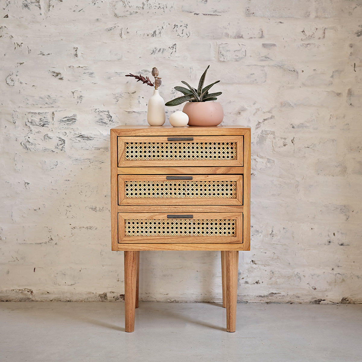 ALBA - Mesita de noche de mindi macizo y rejilla 40 cm