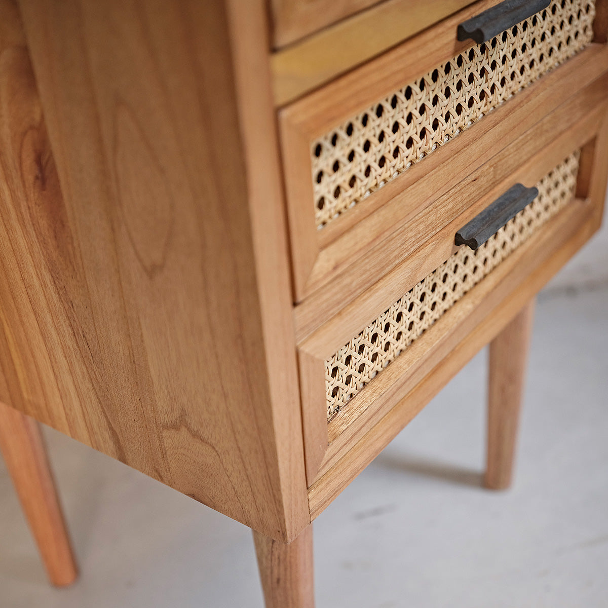 ALBA - Mesita de noche de mindi macizo y rejilla 40 cm