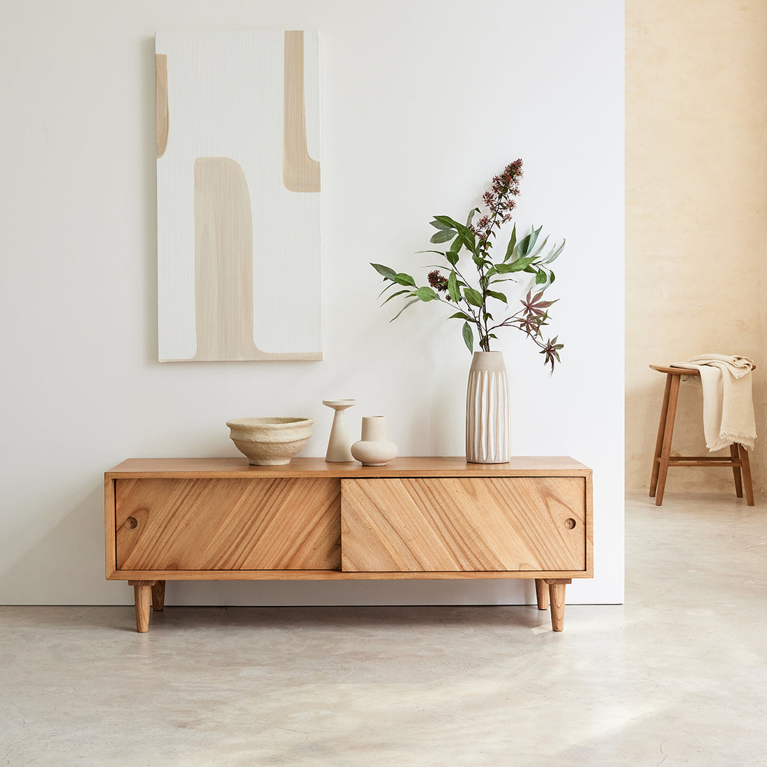 PACÔME - Mueble de TV de mindi macizo de 135 cm