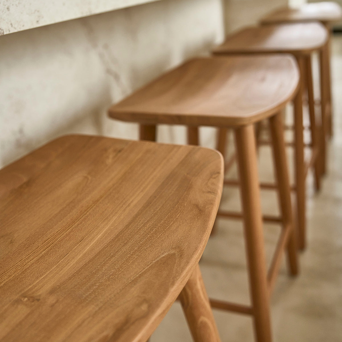 AMBRE - Taburete de teca maciza de 65 cm