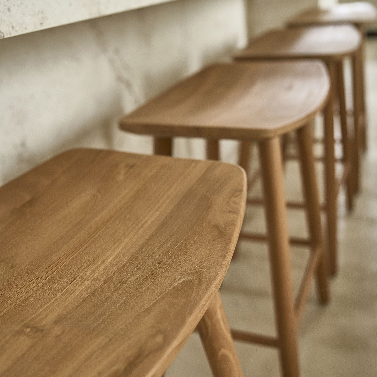 AMBRE - Juego de 2 taburetes de teca maciza de 75 cm