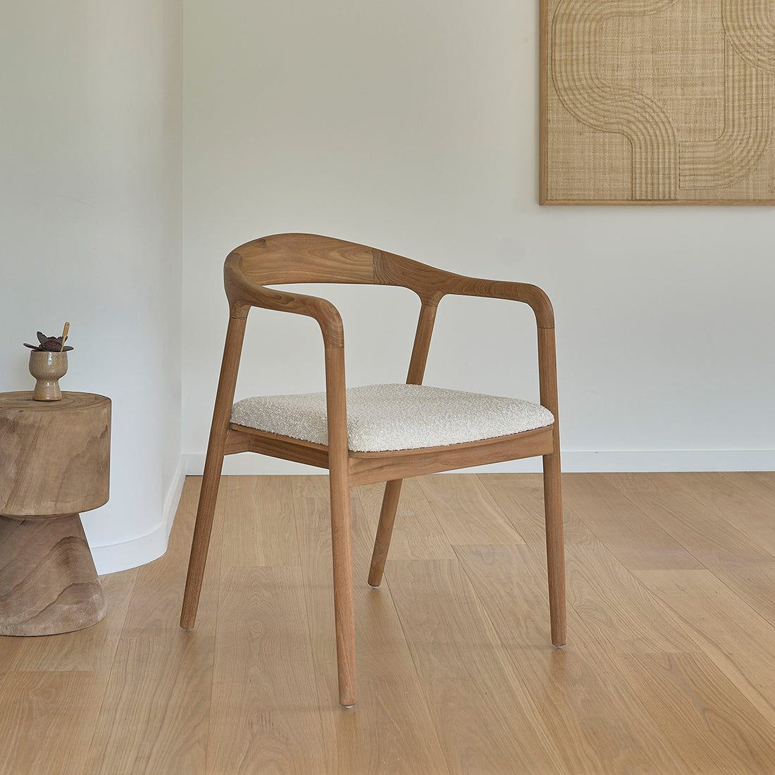 AMBRE - Silla de teca maciza con asiento de buclé