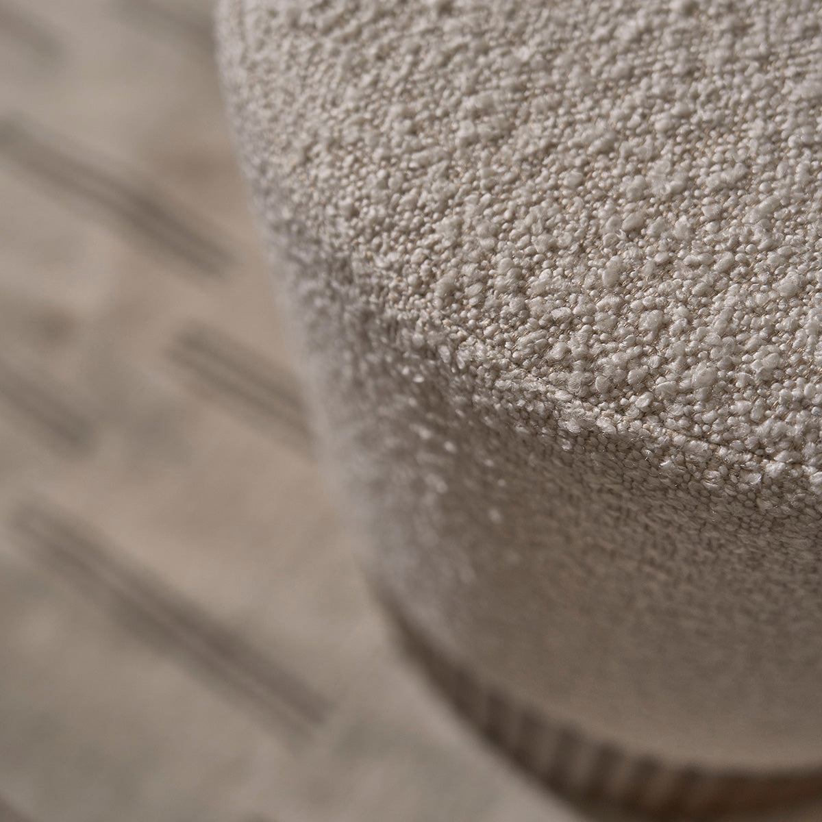 TANE - Puf de mindi macizo y tejido bouclette blanco Ø38 cm