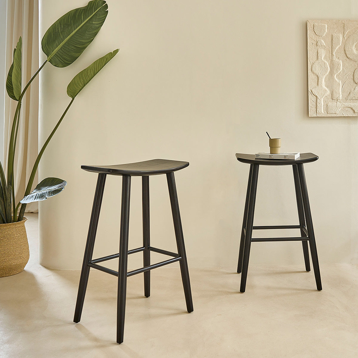 1816-tabouret_de_bar_en_teck_massif_noir_75_cm-05.jpg