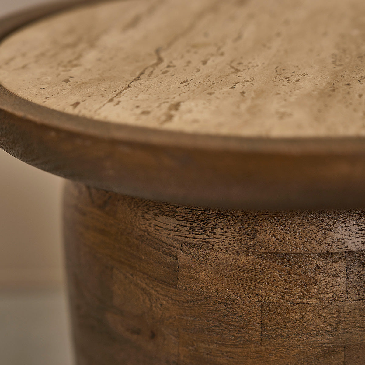 TAA0005-table_dappoint_en_bois_de_manguier_et_travertin_ronde-04.jpg