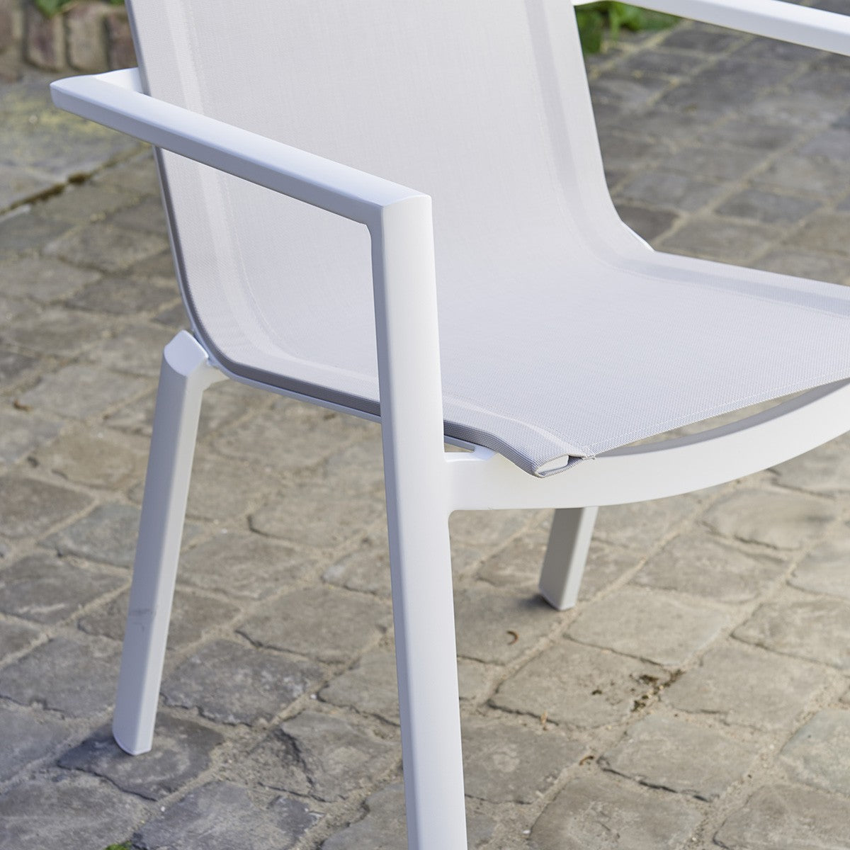 5005-fauteuil_de_jardin_en_aluminium_blanc_et_textilene_gris-04.jpg