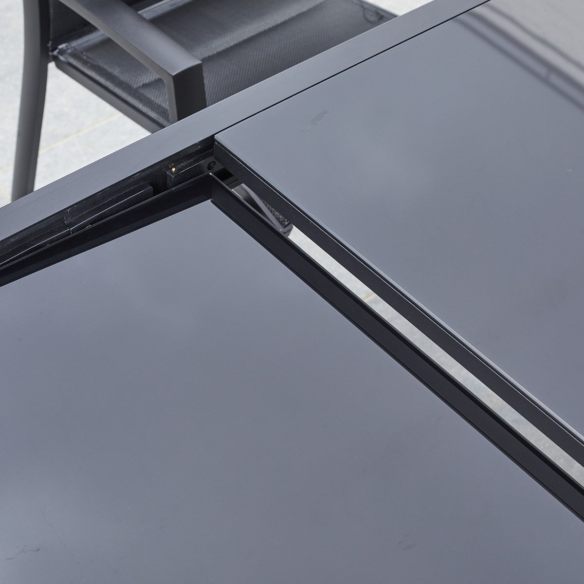 5019-table_de_jardin_en_aluminium_noir_extensible_8_10_pers-05.jpg