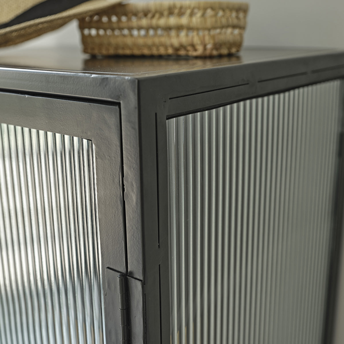 OCTAV - Aparador de metal y cristal acanalado de 70 cm