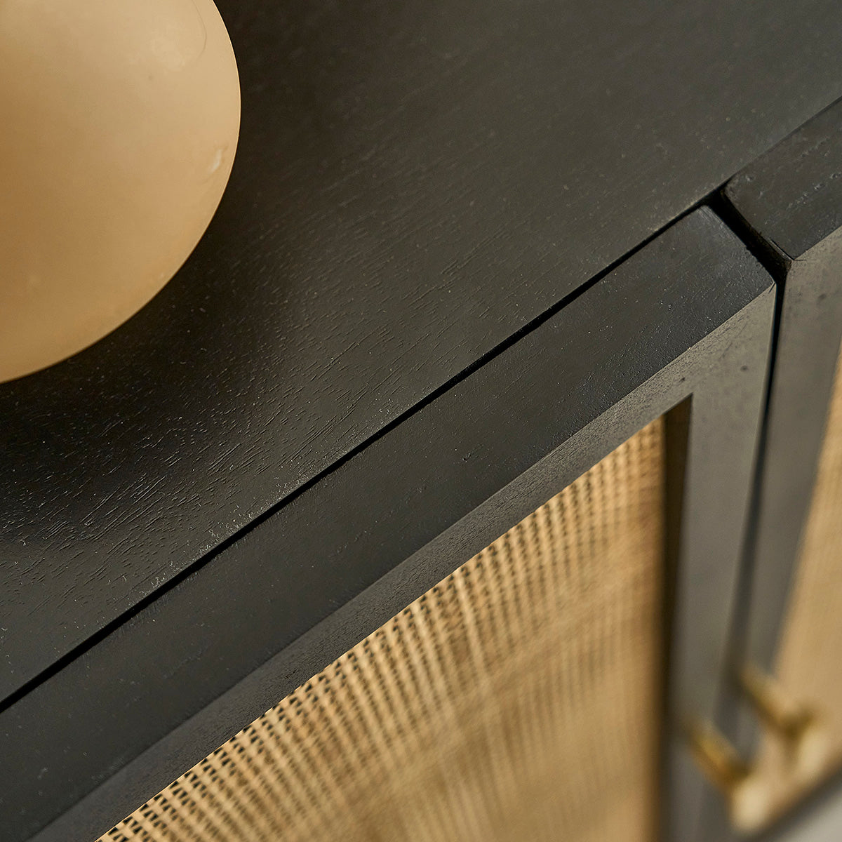 640-buffet_en_manguier_massif_noir_et_cannage_68_cm-05.jpg
