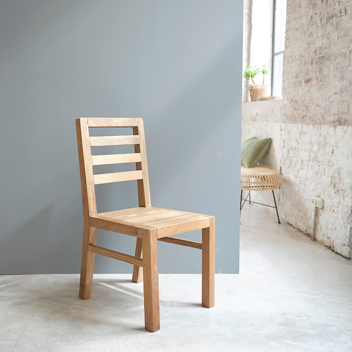 970-chaise_en_teck_massif_recycle-01.jpg