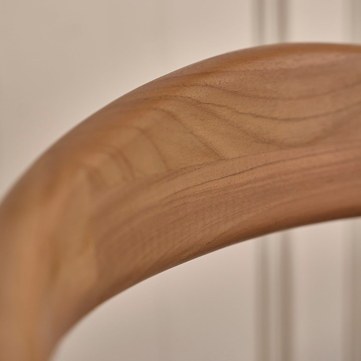 AMBRE - Silla de teca maciza con asiento de terciopelo acanalado caqui