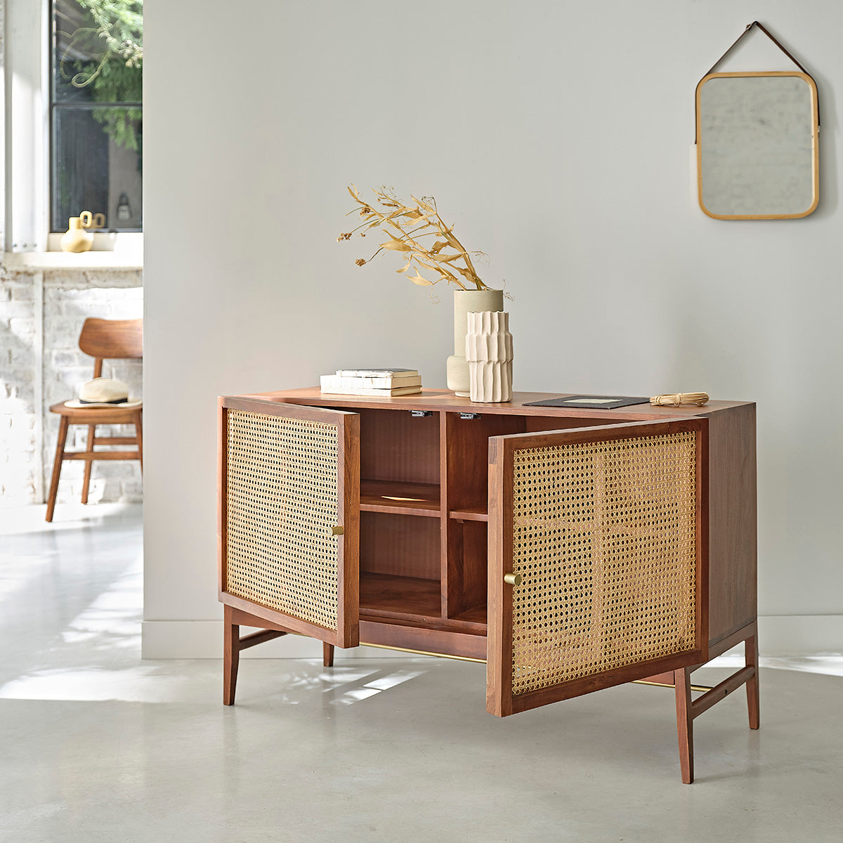 LEONTINE - Cómoda de acacia maciza acabado nogal y rejilla 120 cm