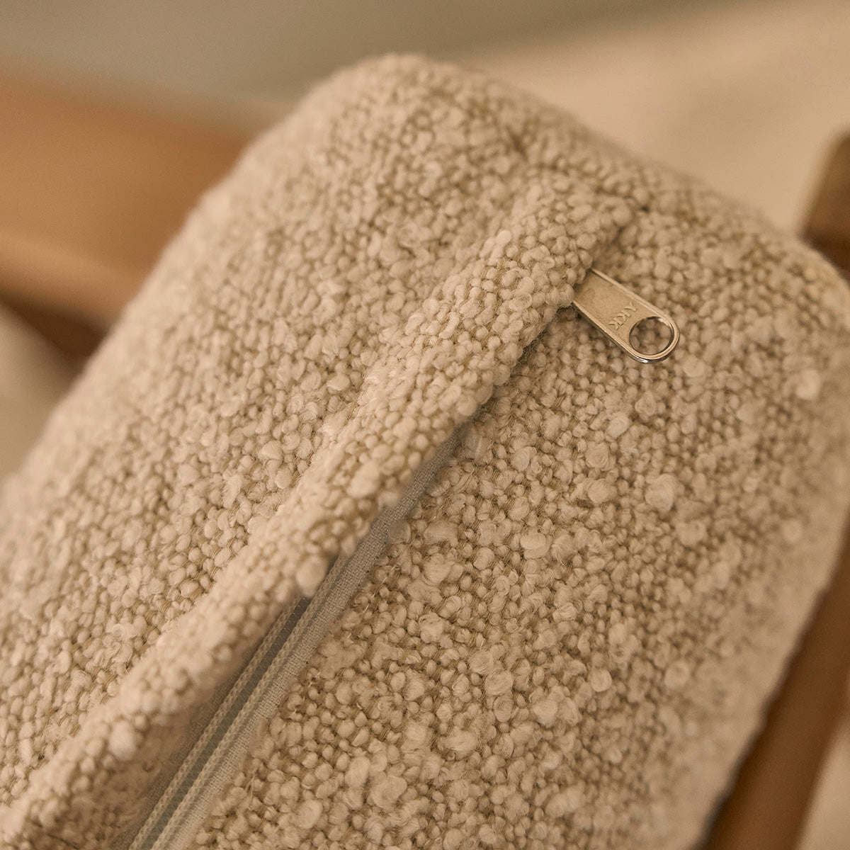 SERENE - Sillón de teca maciza y tejido bouclette