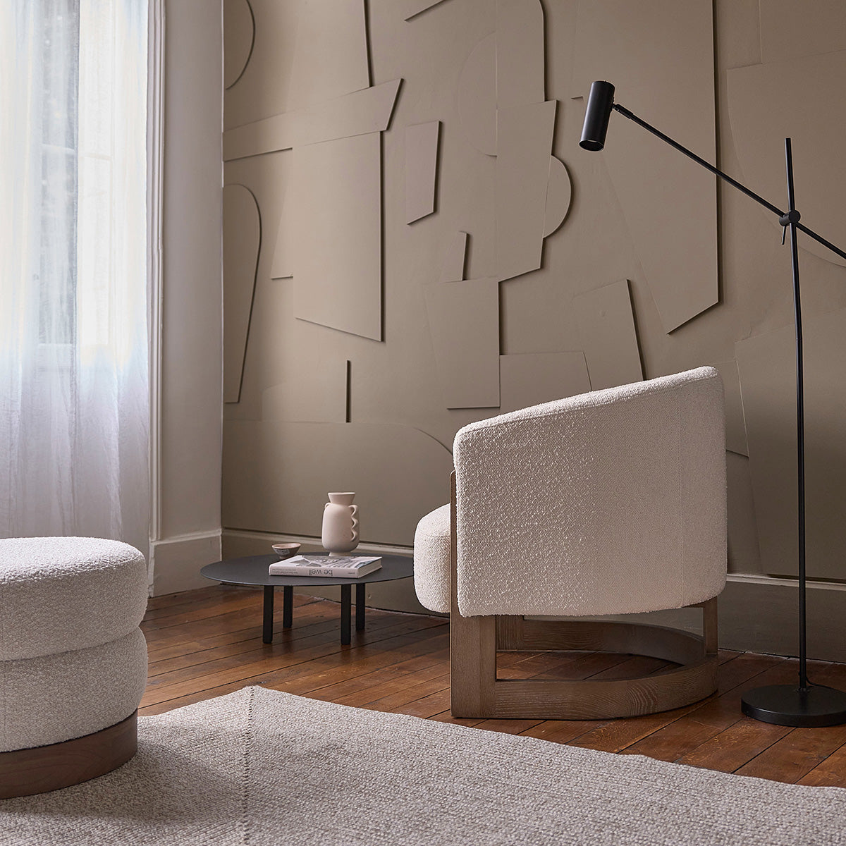 MALO - Sillón de roble macizo y tejido bouclette crudo