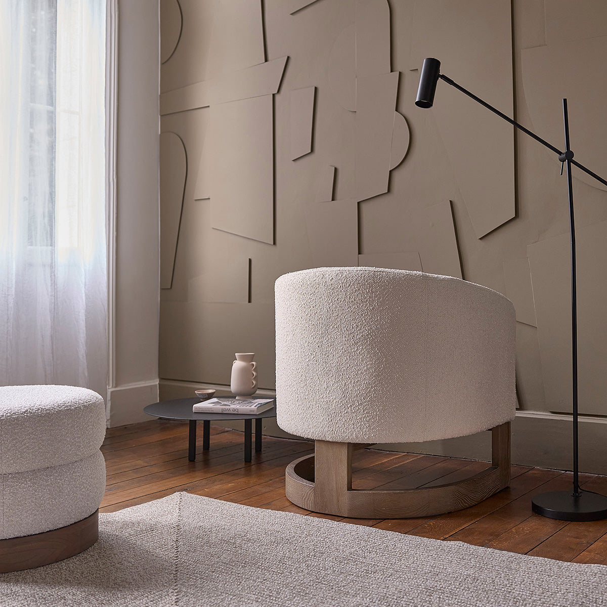 MALO - Sillón de roble macizo y tejido bouclette crudo