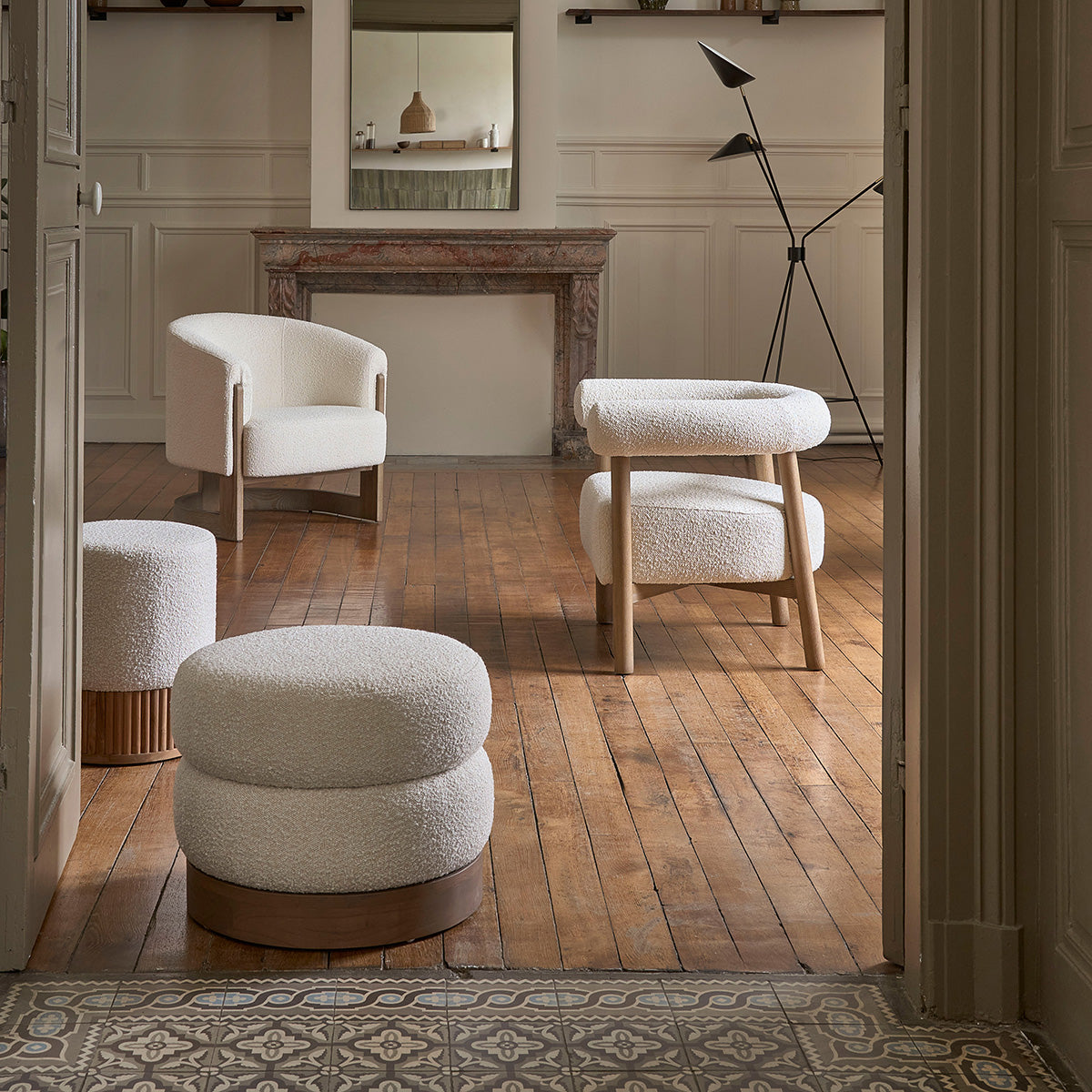 MALO - Sillón de roble macizo y tejido bouclette crudo