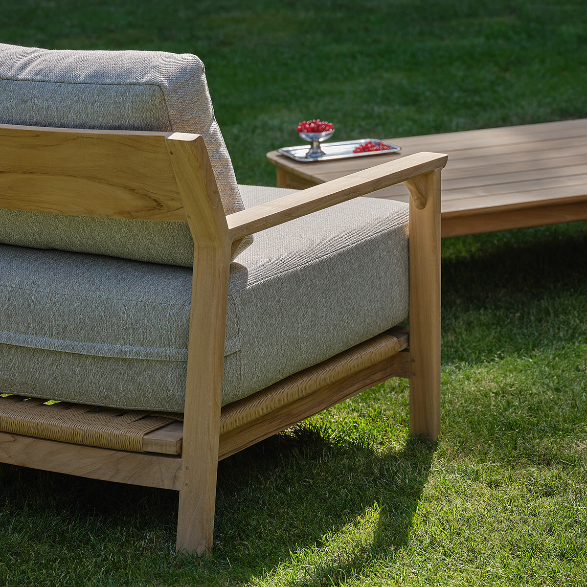 FDJ0010-fauteuil_de_jardin_en_teck_massif_avec_coussins_gris_chine-07.jpg