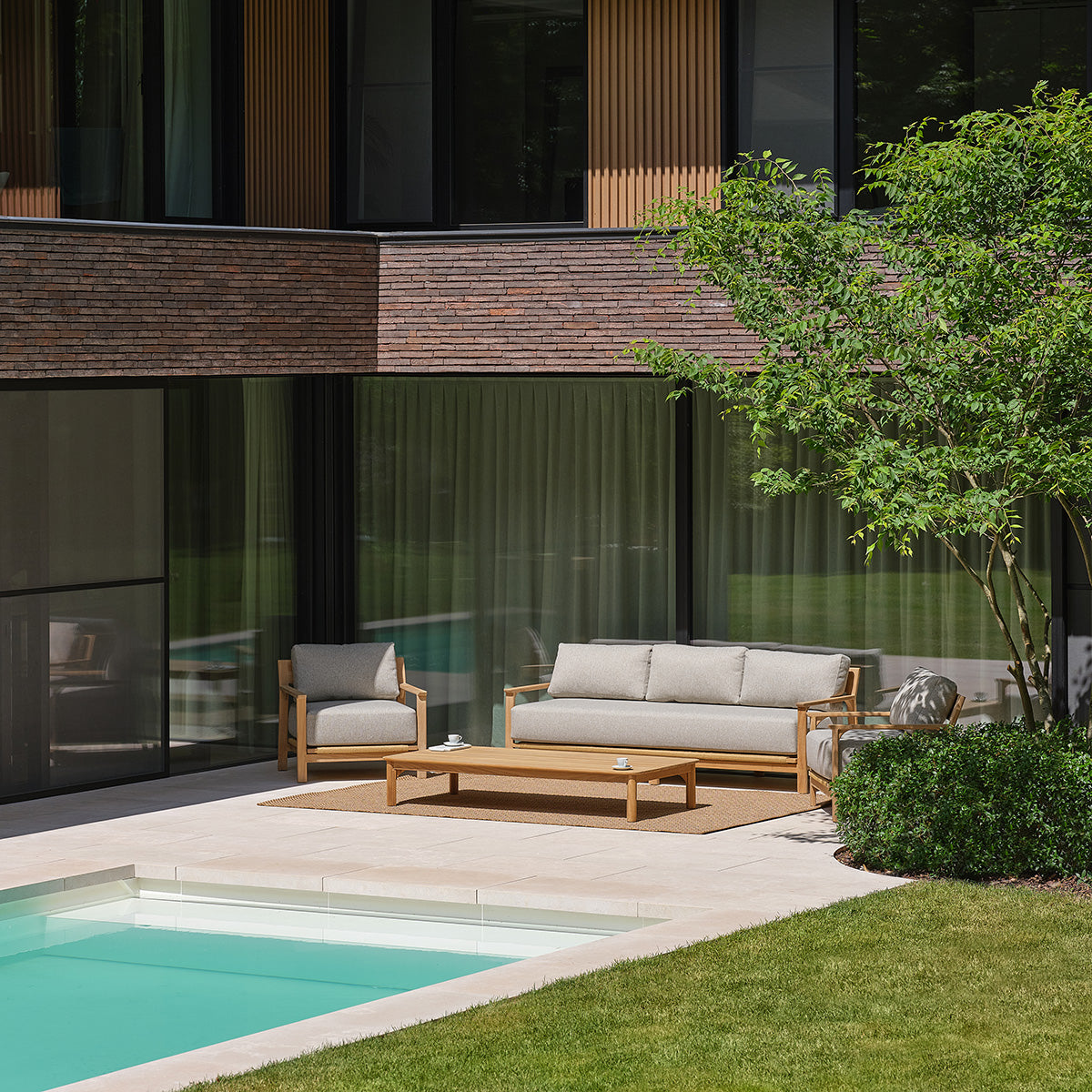 FDJ0010-fauteuil_de_jardin_en_teck_massif_avec_coussins_gris_chine-08.jpg