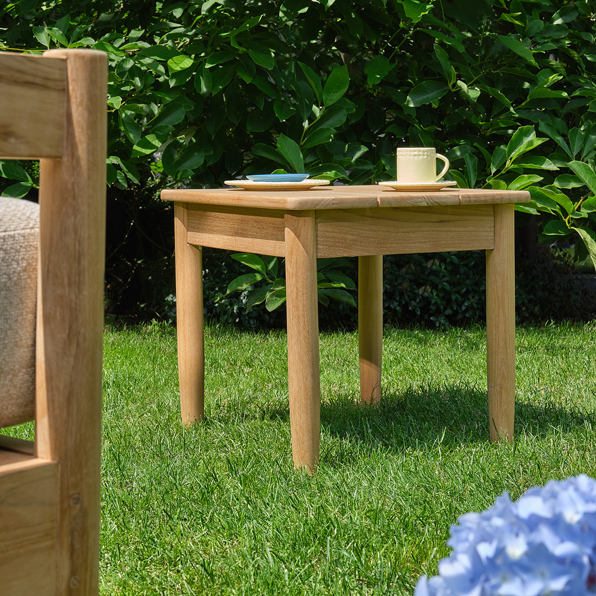 SBJ0004-salon_de_jardin_bas_en_teck_massif_avec_coussins_beige_chine_2_pers-05.jpg