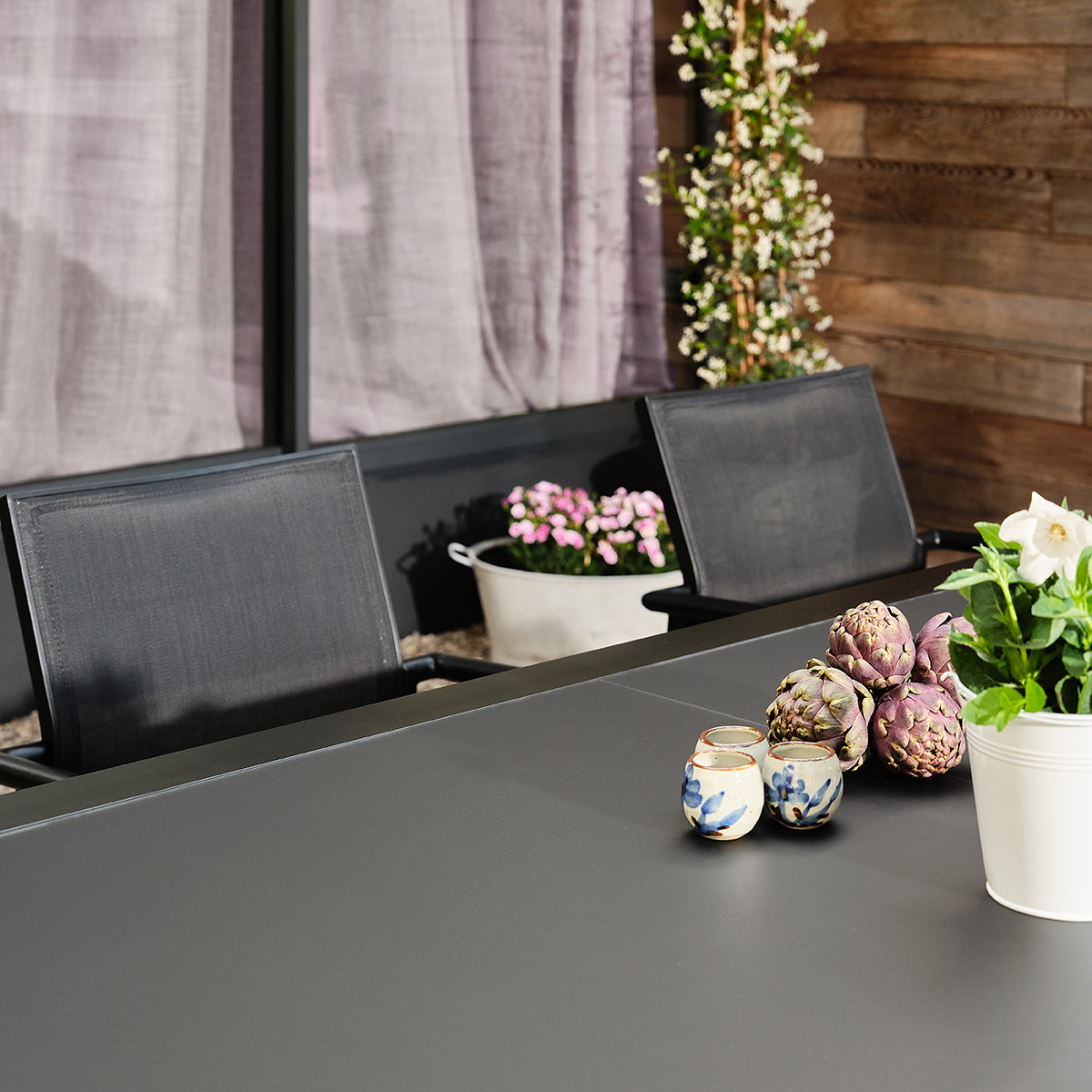 SDJ0016-salon_de_jardin_en_aluminium_et_textilene_extensible_noir_6_10_pers-05.jpg