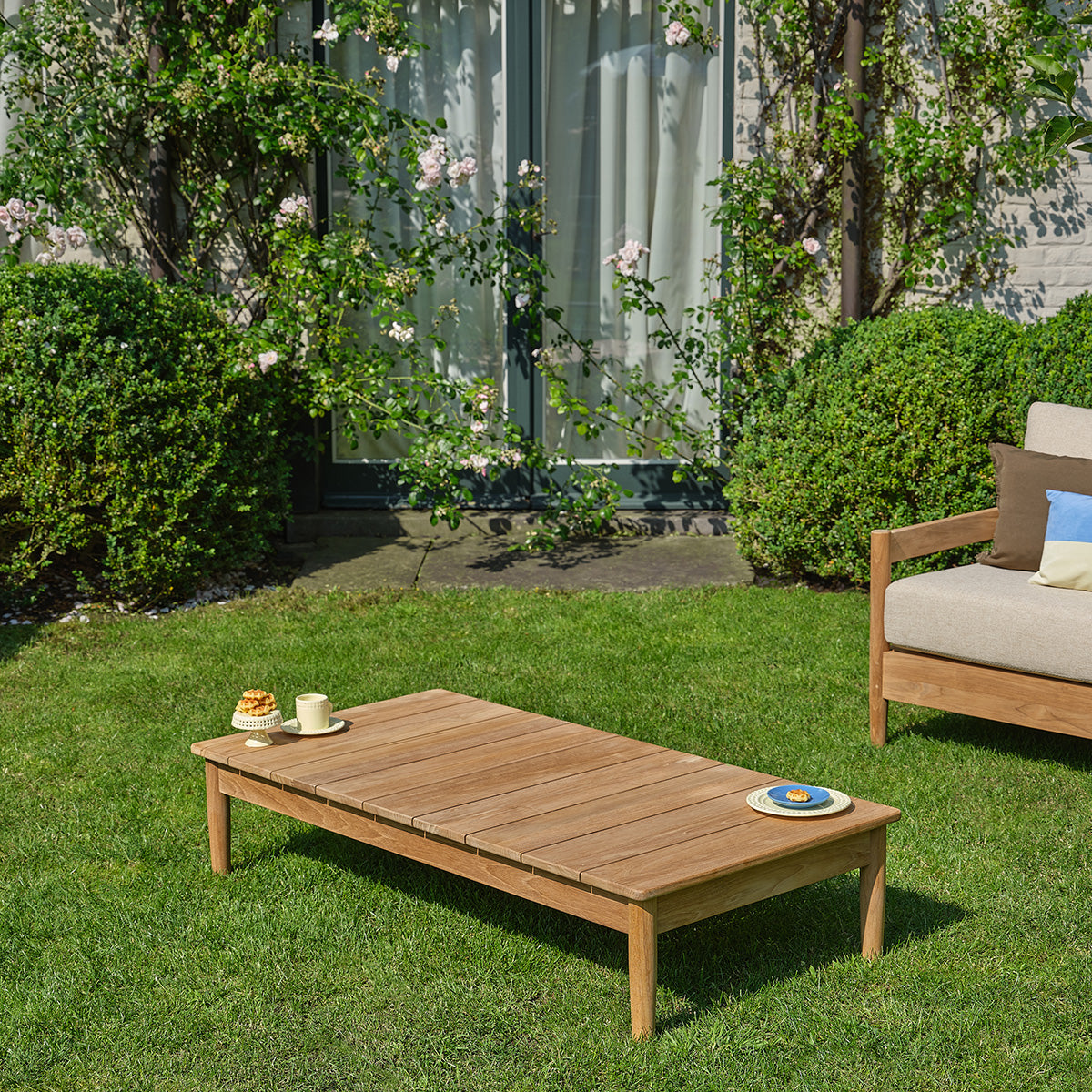 TBJ0003-table_basse_de_jardin_en_teck_massif_140_cm-03.jpg