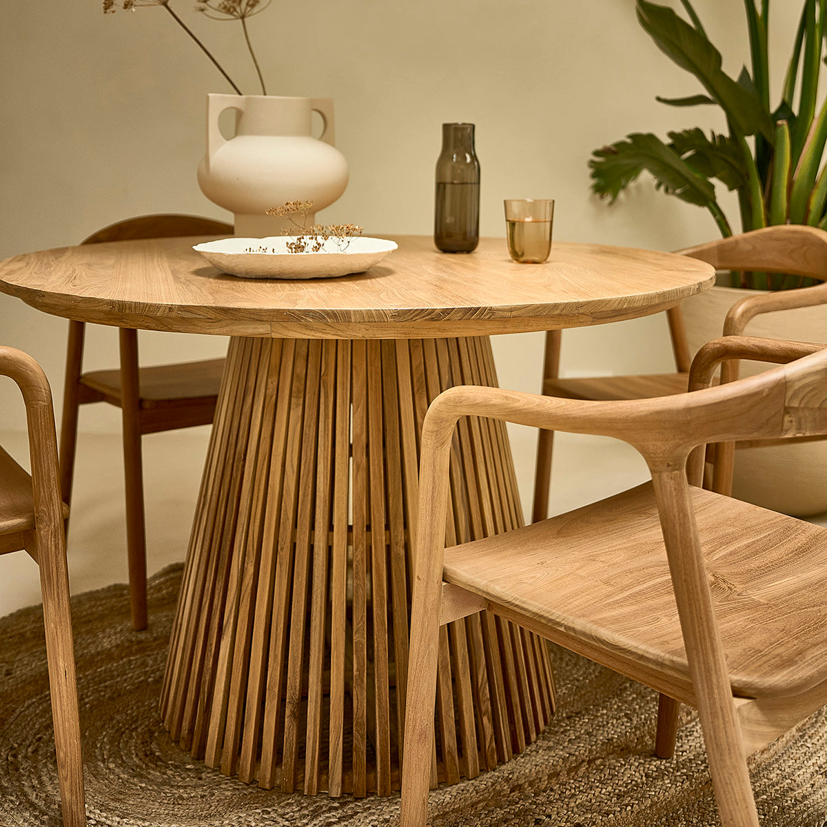 1304-table_en_teck_massif_ronde_4_pers-08.jpg