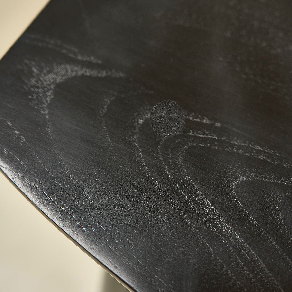 1814-tabouret_de_bar_en_teck_massif_noir_65_cm-05.jpg