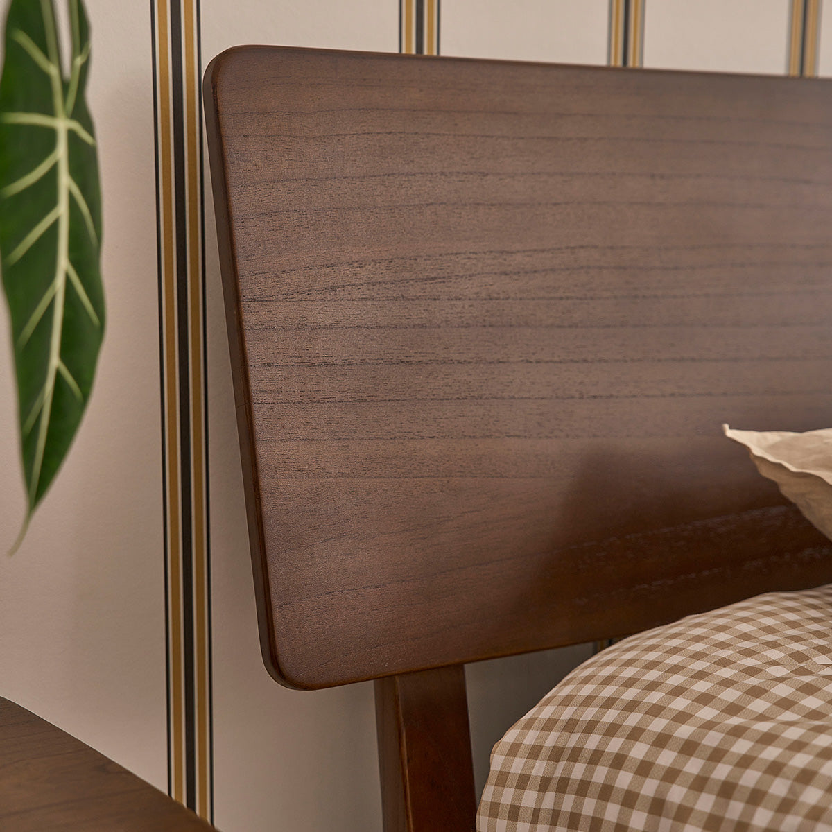 VINTAGE - Cama de madera de mindi con acabado nogal 180 cm