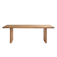 Mesa de madera maciza de acacia para 8 personas.