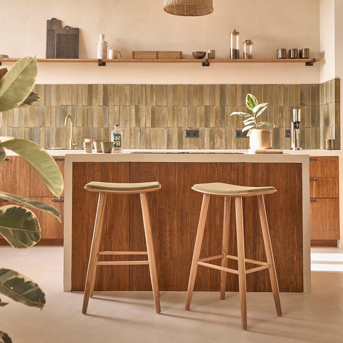 AMBRE - Lote de 2 taburetes de teca maciza, asiento tapizado de terciopelo 75 cm