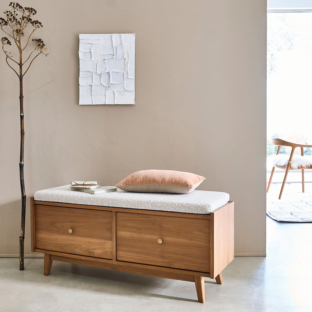 SERENE - Banco de teca maciza y tejido buclé de 120 cm