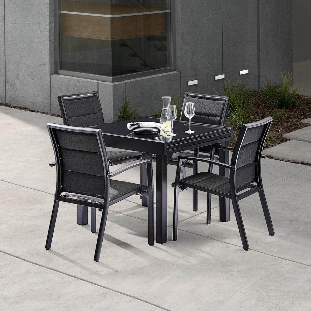 MODULO - Mesa de exterior extensible de aluminio negro para 4/8 pers.