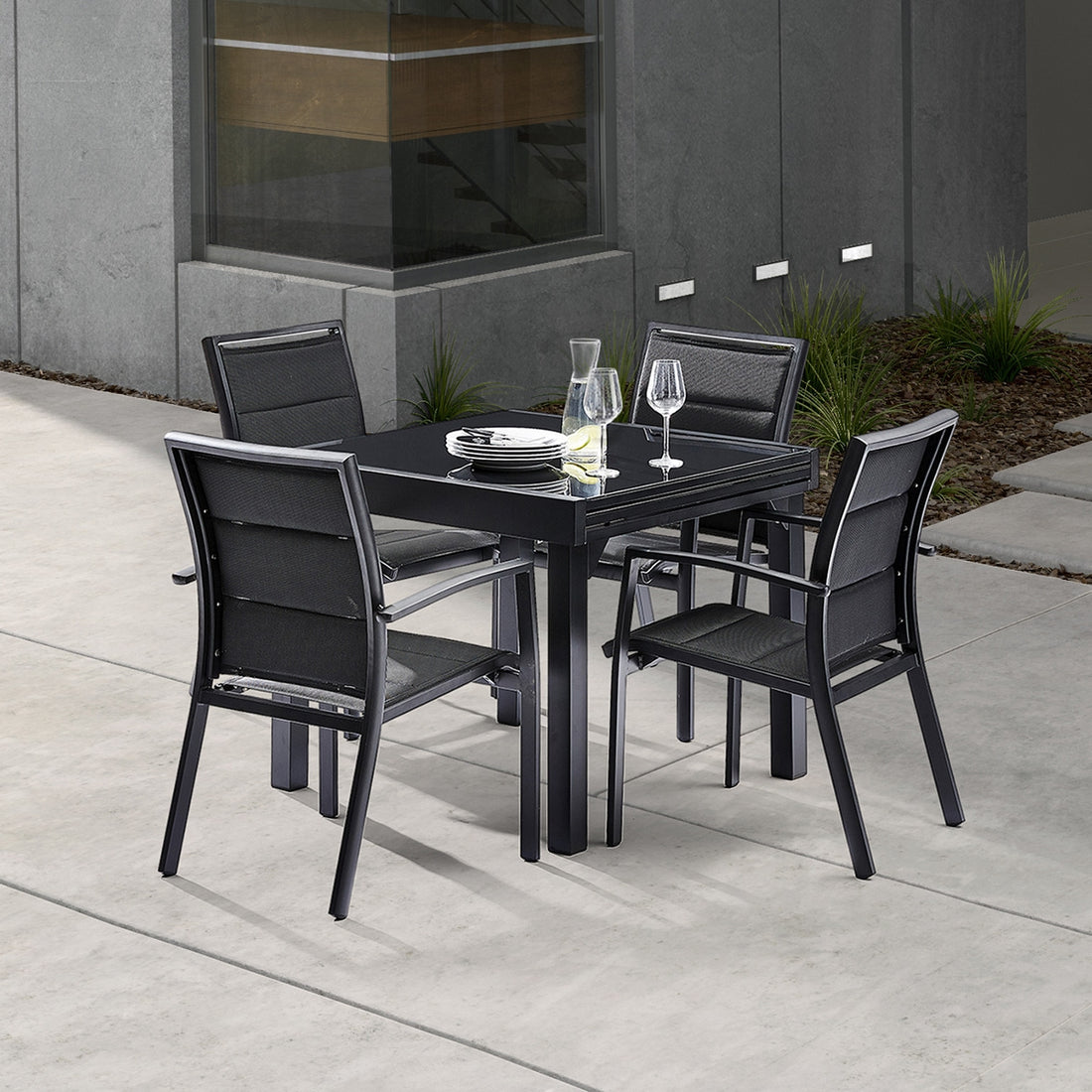 MODULO - Mesa de exterior extensible de aluminio negro para 4/8 pers.