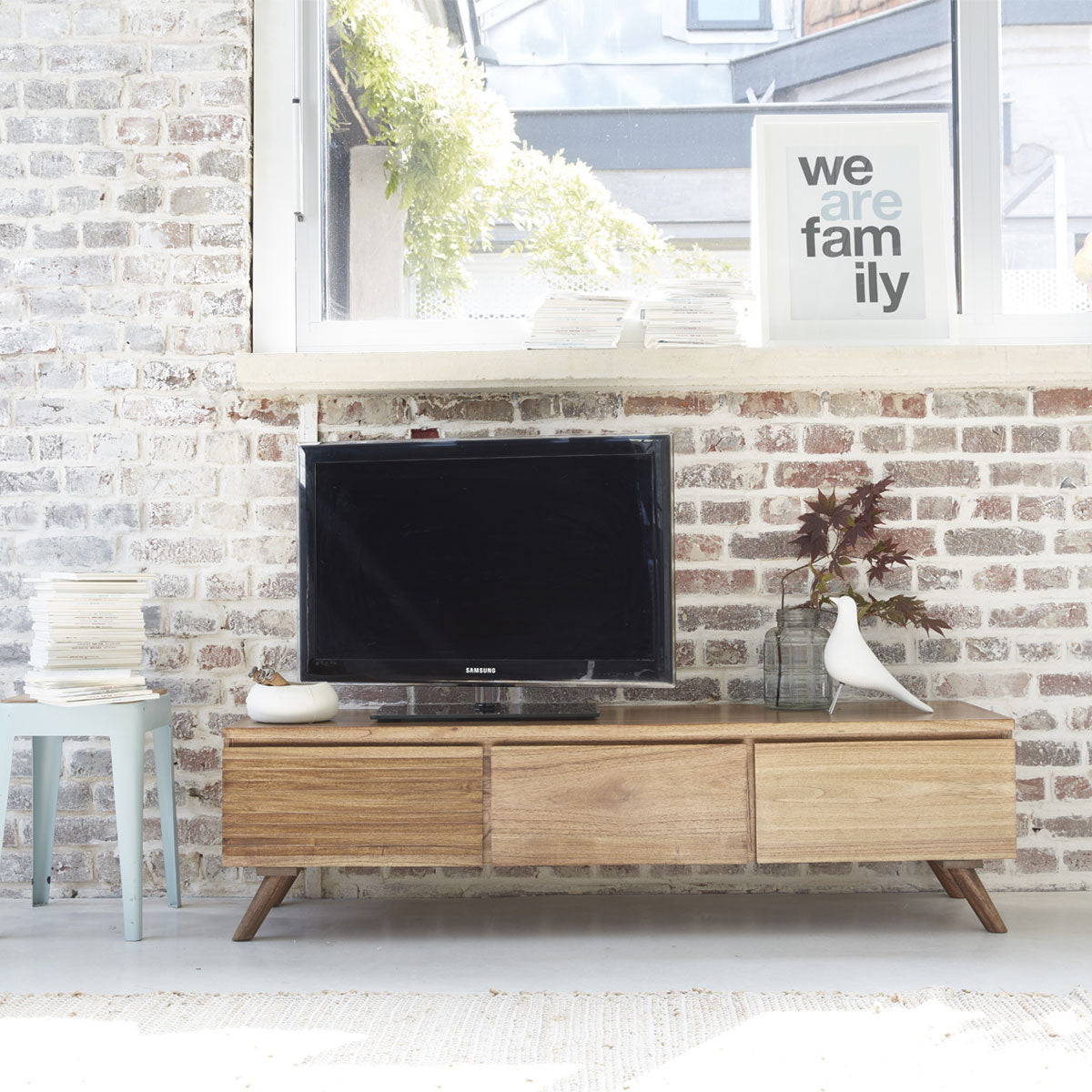 ODDA - Mueble de TV de mindi macizo 150 cm