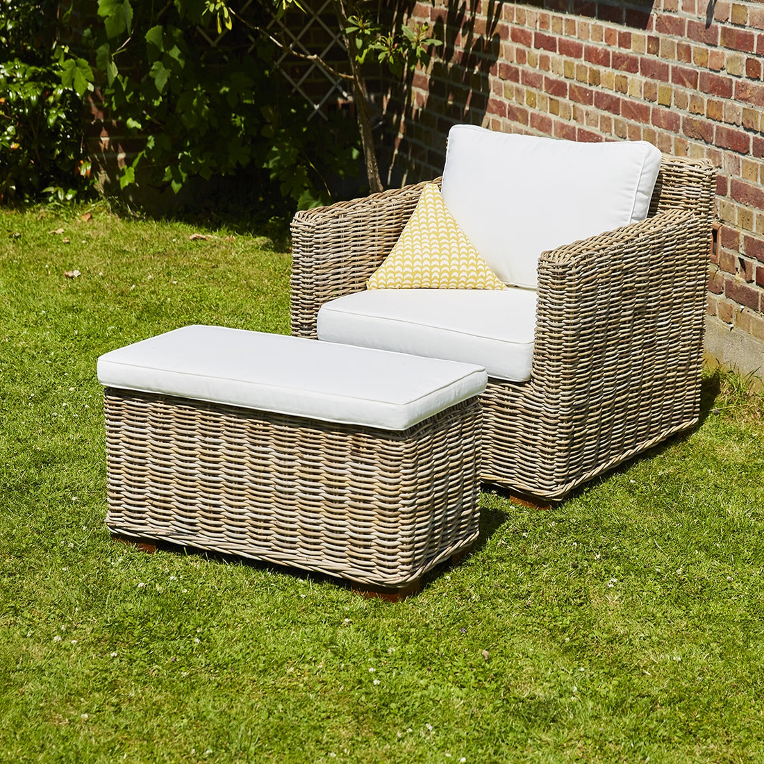 MUSA - Sillón de jardín de kubu natural con puf