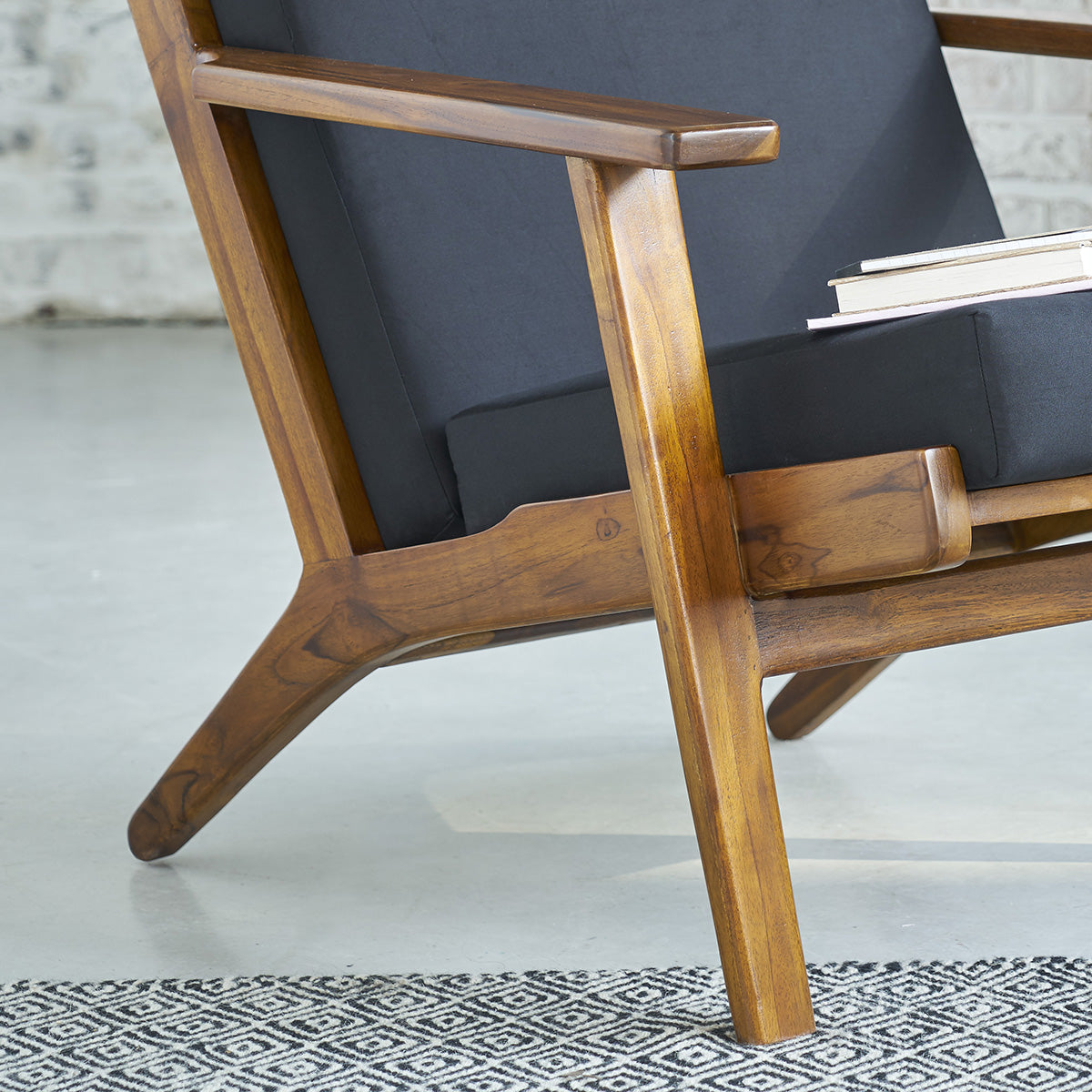 AUGUSTE - Sillón escandinavo de teca maciza