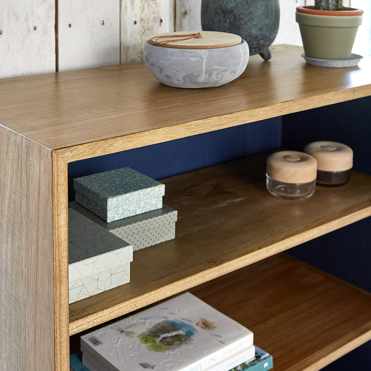 PIA - Librería de mindi macizo 85 cm
