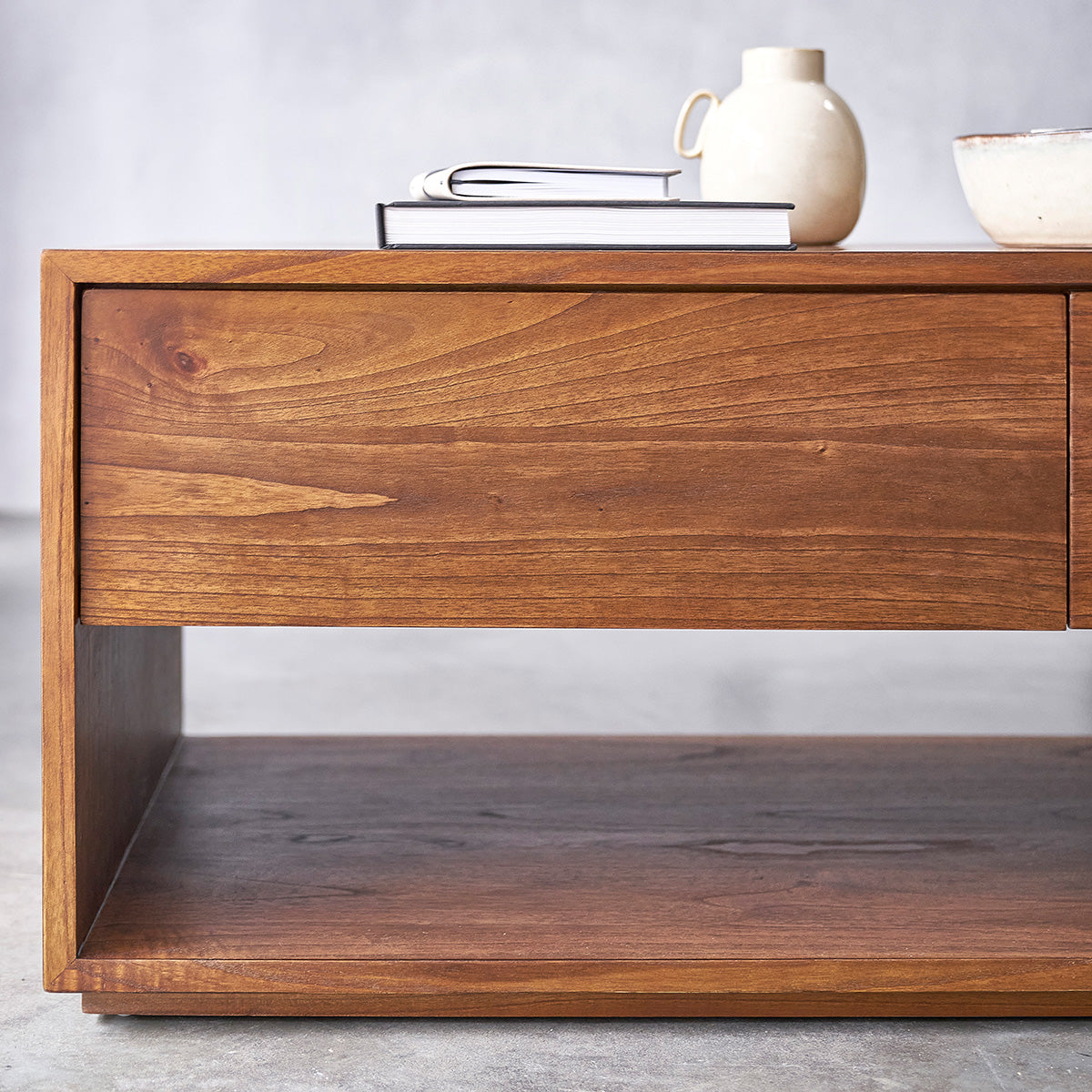 MILO - Mesa de centro de mindi macizo acabado nogal 120 cm