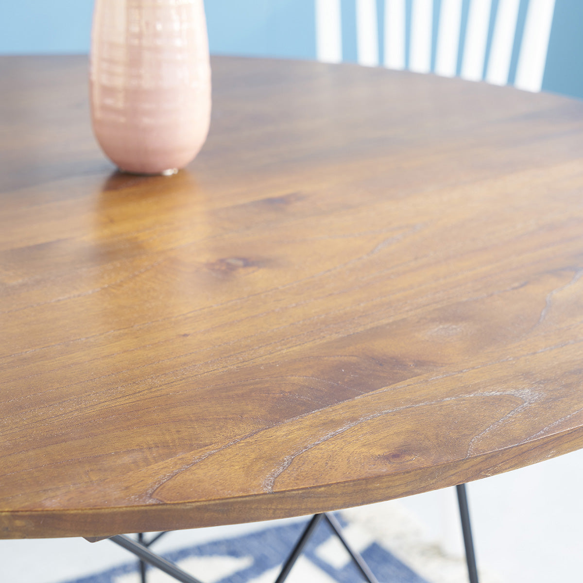 MILO - Mesa de mindi macizo acabado nogal 4 pers.