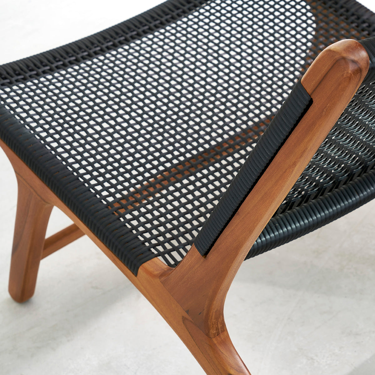 LINA - Sillón de teca maciza y tejido