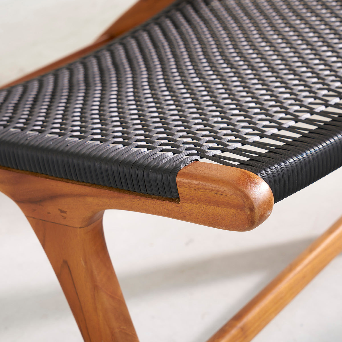 LINA - Sillón de teca maciza y tejido