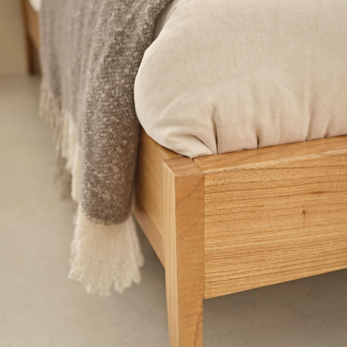 PIA - Cama de mindi macizo 160 cm con somier