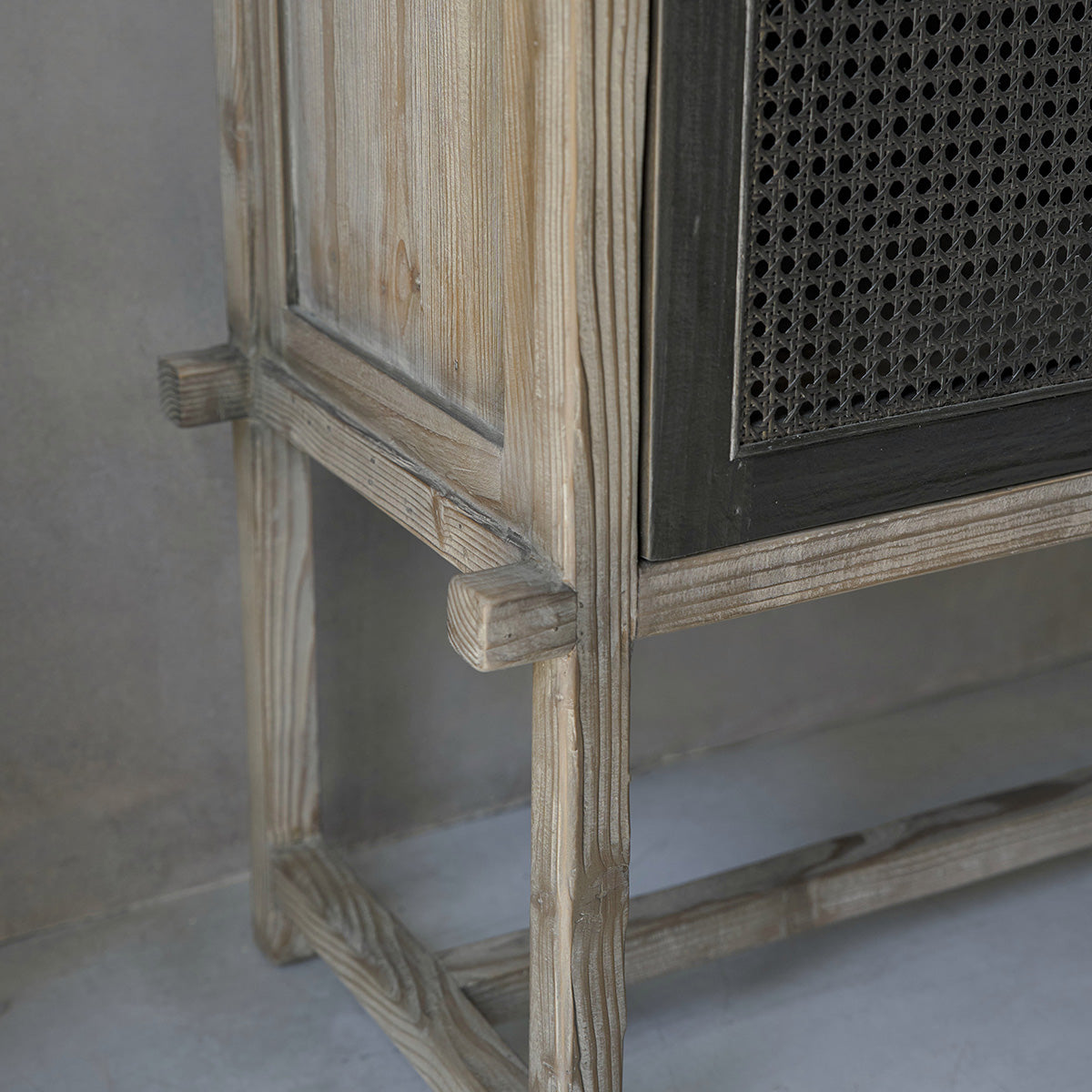 JUNKO - Armario de madera maciza reciclada